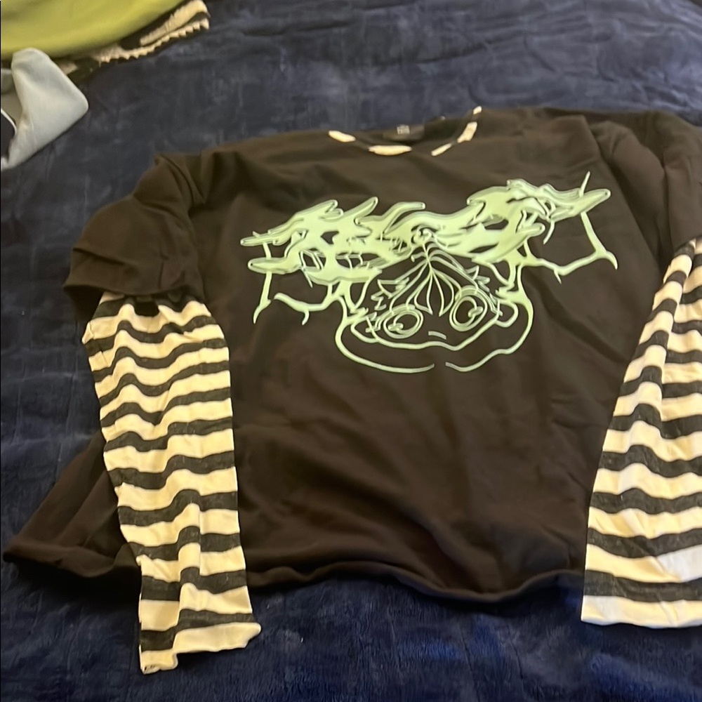 Black and Green Graphic Long Sleeve Shirt